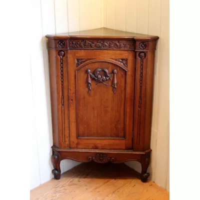 Französischer Eckschrank aus Eiche von ca. 1900