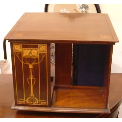 Ein Art Nouveau Drehtisch Bücherregal von ca. 1900