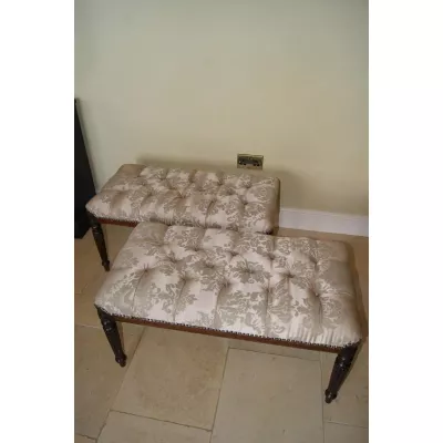 Zwei elegante Original Mahagoni Massivholz Hocker, 1850