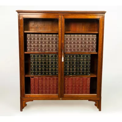 Feine original viktorianische Vitrine / Bücherschrank Nussbaum Massivholz 1890