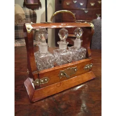 Hervorragende Halterung für Glaskaraffen, Original spätviktorianisch aus Eiche, 1880