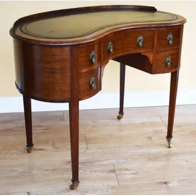 Antiker Mahagoni Schreibtisch, nierenförmig, Original 1920