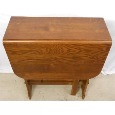 Kleiner Beistelltisch aus Eiche, Original von 1910