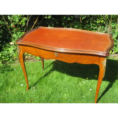 Kleiner Tisch, mit lederner Oberfläche, Original 1920
