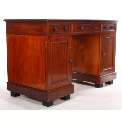 Massiver Mahagoni Sockel Schreibtisch von ca. 1830