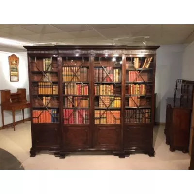 Ein Mahagoni George III Stil Breakfront Bücherregal von ca. 1900