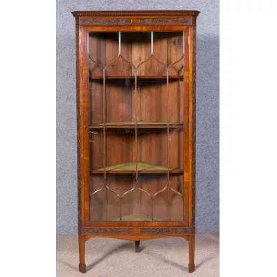 Eckschrank im Chippendale-Stil von ca. 1910