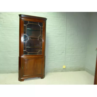 Schöner Mahagoni Eckschrank von ca. 1900