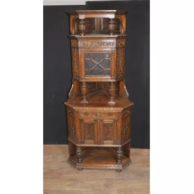Englisch Antiker geschnitzter Eichne Jacobe Eckschrank aus den 1890er Jahre