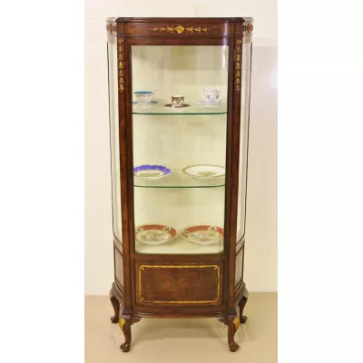 Tolle Originale Grat Nussbaum Vitrine von Maple and Co. von ca. 1900