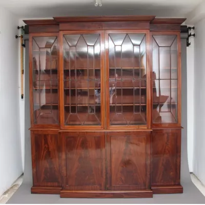 Mahagoni Breakfront Bücherregal von ca. 1840
