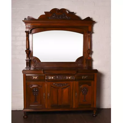 Atemberaubendes Sideboard aus massive Nussbaum im Jugendstil mit Spiegel von ca. 1890