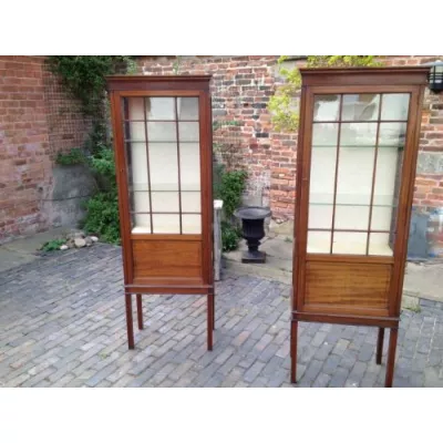  Paar edwardian Intarsien Vitrinen.  ca 1905 Massivholz