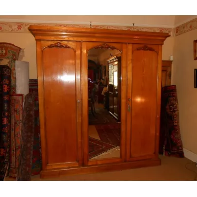 Große viktorianischer dreifacher honiggoldener Eichen Kleiderschrank von ca. 1880