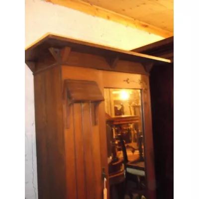 Arts and crafts Garderobe im Liberty Stil von ca. 1900