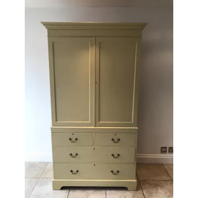  Edwardianicher sehr schick lackierter Kleiderschrank von ca. 1900