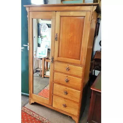 Antiker Kleiderschrank aus Esche von ca. 1900