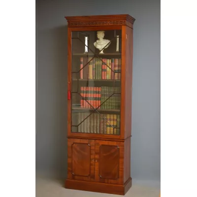 Schlankes edwardianisches Mahagoni Bücherregal von ca. 1900
