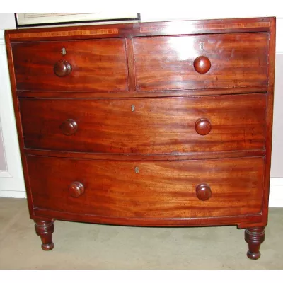 Feine georgische Mahagoni Bugfront Kommode von ca. 1810