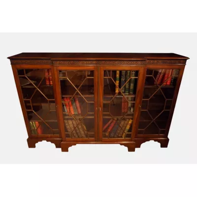 Ein niedriges verglastes Mahagoni Bücherregal von ca. 1900