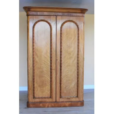 Viktorianischer zweitüriger Kleiderschrank aus Satinholz von ca. 1880