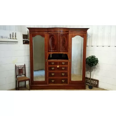 Antiker spät viktorianischer dreifacher Kleiderschrank mit eingelegtem Mahagoni von ca. 1890