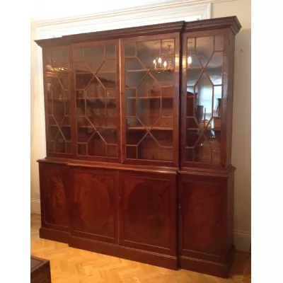 Schöner antiker edwardianischer Breakfront Bücherschrank massiv original Mahagoni 1750