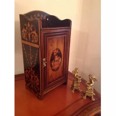 Wunderschönes original antikes Arts & Craft Schränkchen Ahornholz massiv 1906