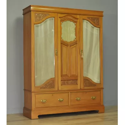 Großer edwardischer Kleiderschrank original antik Nussbaum Massiv 1890