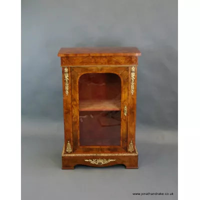 Kleine original viktorianische Nussbaum Vitrine massiv antik 1880