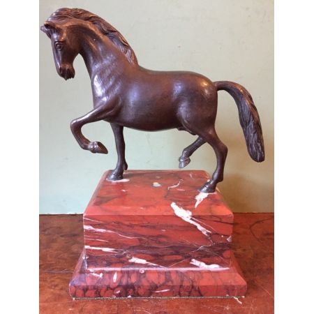 Antike italienische Skulptur Bronze Pferd Renaissance Stil roter Marmor 1870
