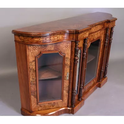 Viktorianisches original antikes Sideboard aus massivem Nussbaum 1860