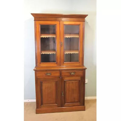 Antiker Englischer Original spät viktorianischer Bücherschrank aus massivem Nussbaumholz von ca. 1900