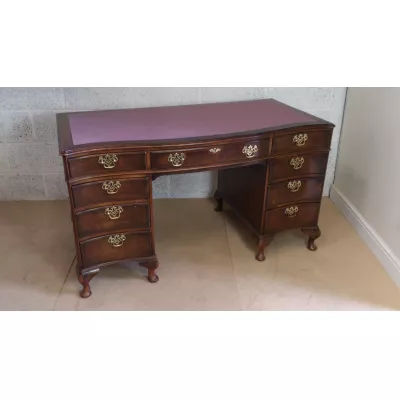 schöner antiker englischer Pedestal Schreibtisch 1920