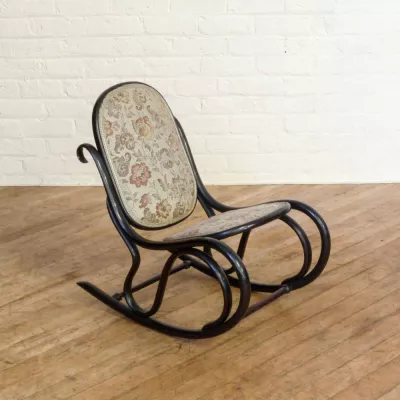 Antiker Edwardischer kleiner Schaukelstuhl aus Formholz von ca. 1920