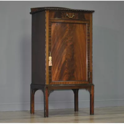 Attraktives antikes original edwardianisches Mahagoni Sideboard von ca. 1900