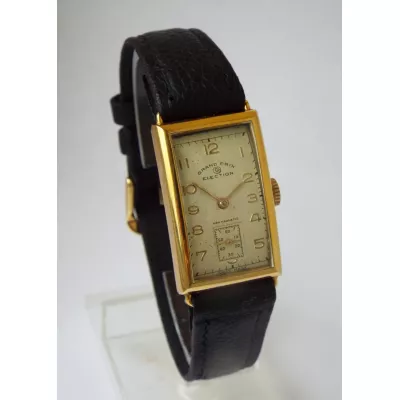 Französische antike Mittelgroße Grand-Prix-Curvex-Uhr von ca. 1930