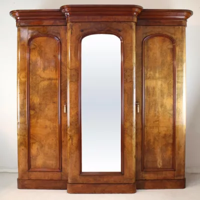 Viktorianischer Nussbaum breakfront Kleiderschrank original antik von ca. 1850