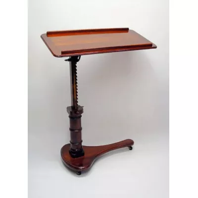 Antiker Englischer Vikrotiansicher Mahagoni Rednerpult von ca. 1750