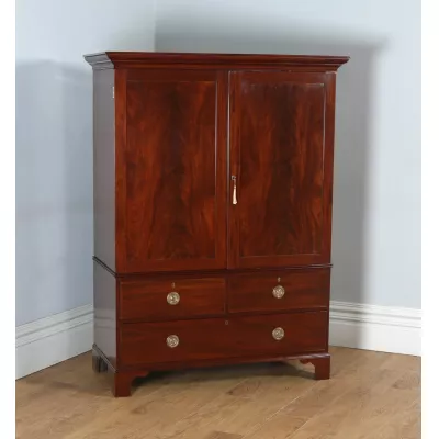 Georgianischer Linen Press Kleiderschrank Mahagoni englisch 1810