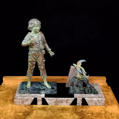 Original Antike Art Deco Figur Junge füttert Vögel original englisch 1930