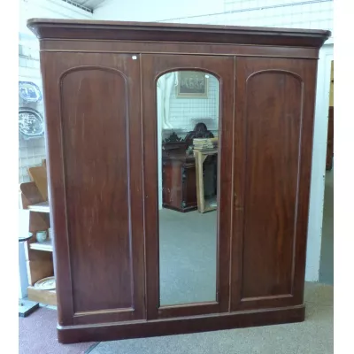 Antiker viktorianischer Englischer Kleiderschrank Mahagoni original 1840