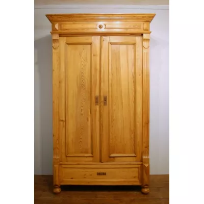 Antiker kleiner englischer Kiefernholz Kleiderschrank original 1870