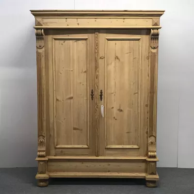 Kleiner original antiker Kiefernholz Kleiderschrank englisch 1900