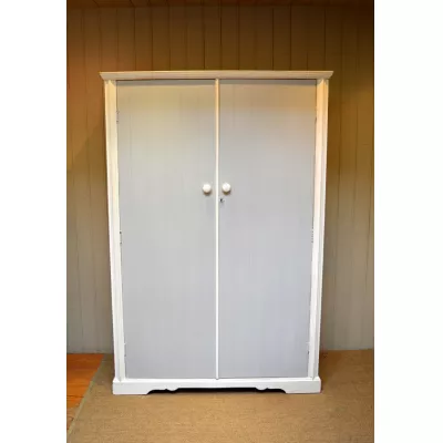 Original antiker englischer Echtholz Kleiderschrank weiß lackiert 1920