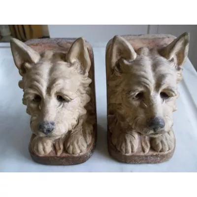 Original antike englische Gips Bücherstützen mit Terrier 1920