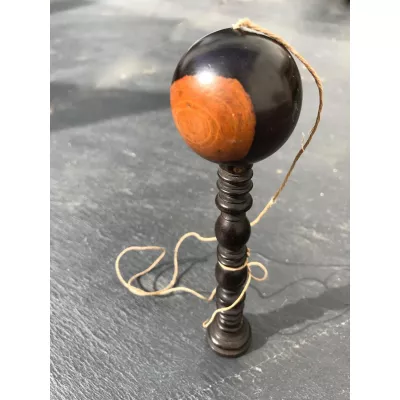 Antikes viktorianisches Bilboquet Lignum Vitae original ca. 19. JH