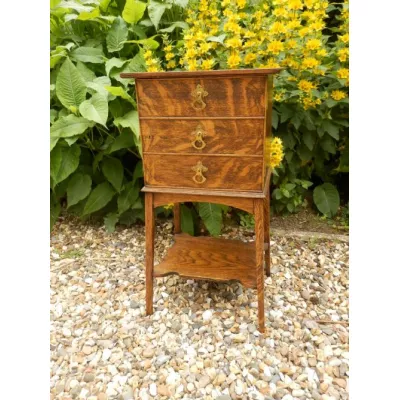 Antiker Original Englischer Edwardianischer Nähschrank Arts and Crafts ca. 1900