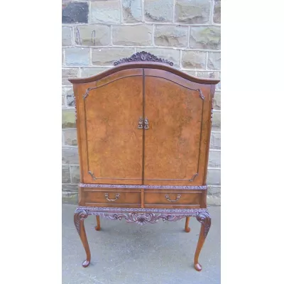 Original Antiker Englischer Grat Nussbaum Cocktailschrank ca. 1920