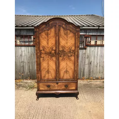 Original antiker Nussbaum Kleiderschrank englisch ca 1920. 